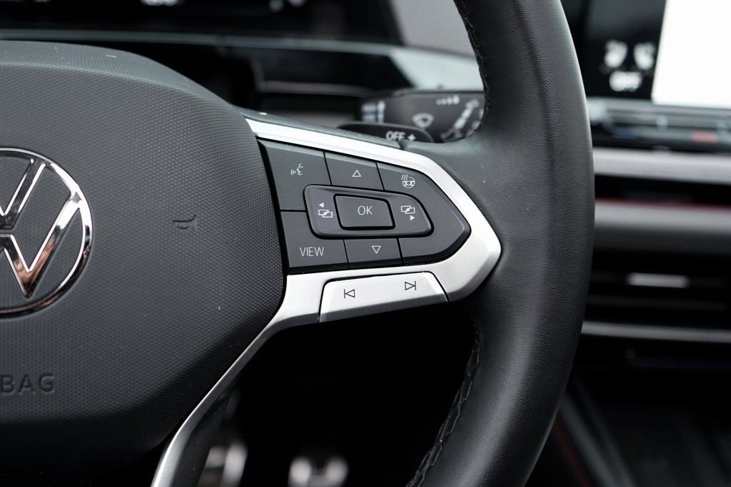 Used 2025 Volkswagen Atlas Peak Edition SE image 24