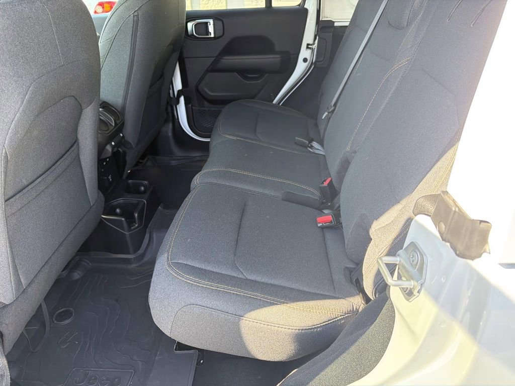 Used 2024 Jeep Wrangler Sahara w/ Technology Group AWD/4WD image 15