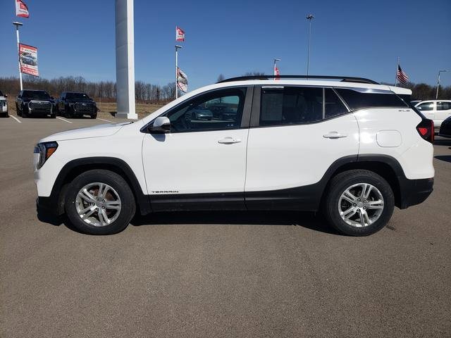 Used 2023 GMC Terrain SLE w/ Driver Convenience Package image 9