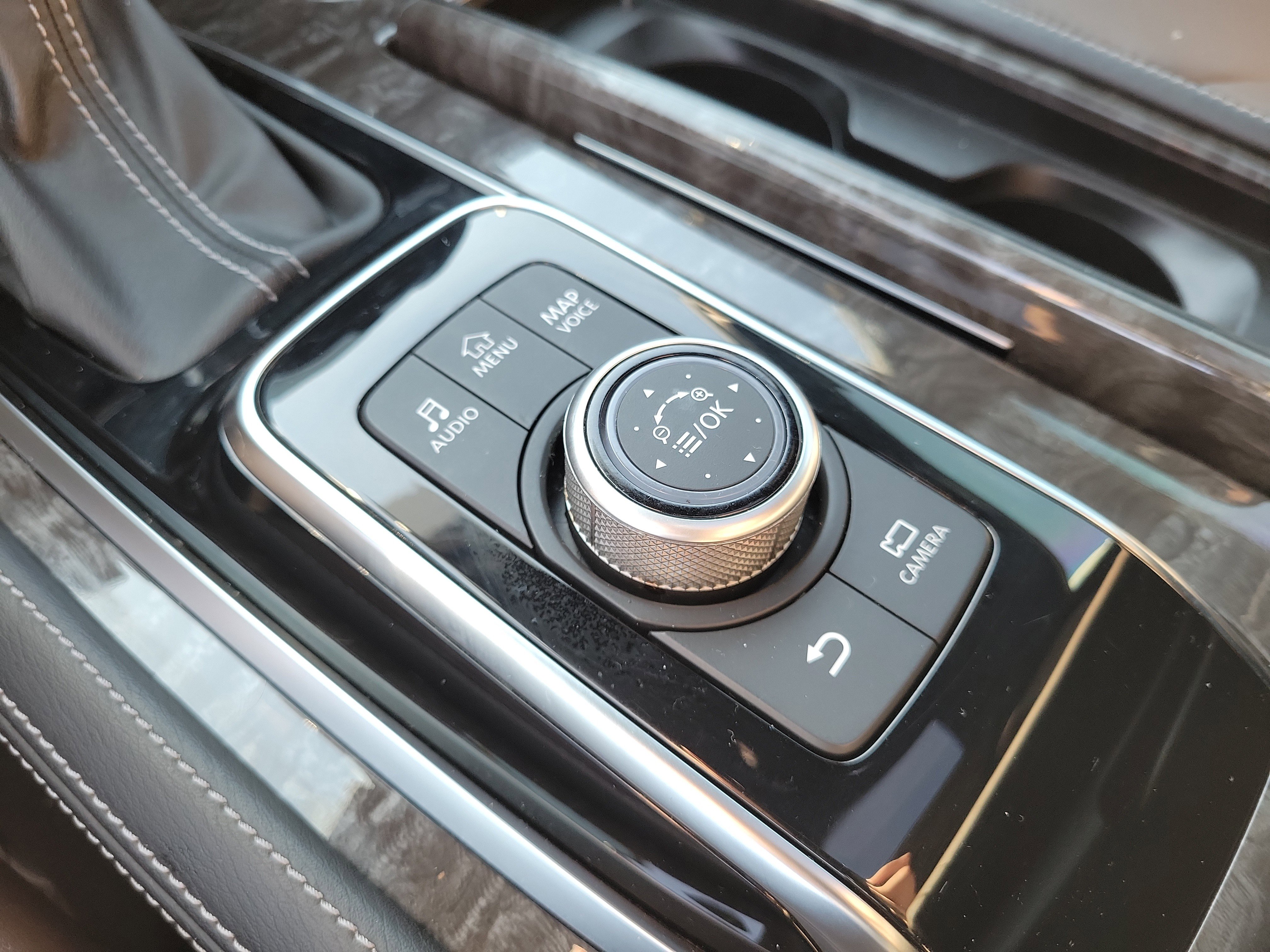 Certified 2021 Nissan Armada Platinum image 37