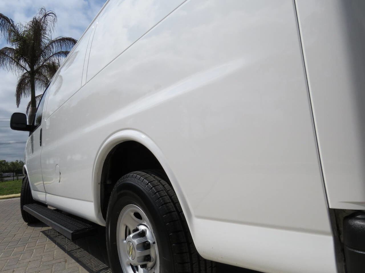 Used 2016 Chevrolet Express 3500 image 16