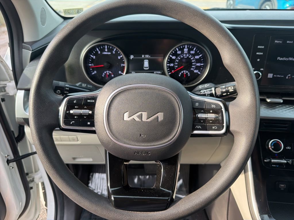 Used 2024 Kia Carnival LX image 16