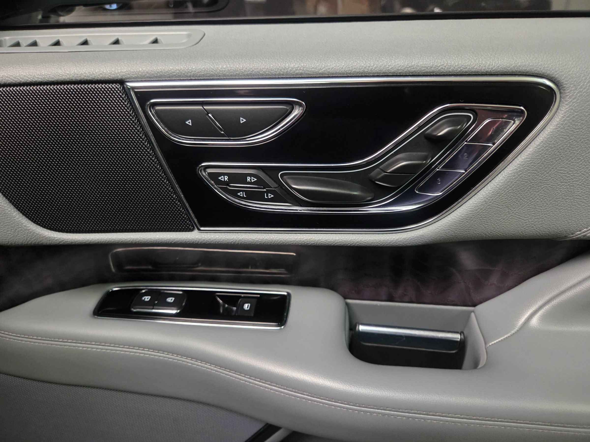 Used 2021 Lincoln Navigator L Reserve RWD image 32