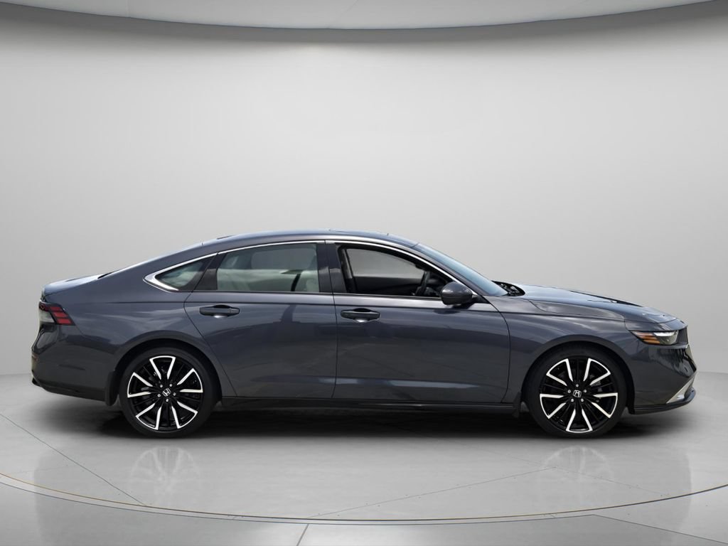 Certified 2023 Honda Accord Touring image 3