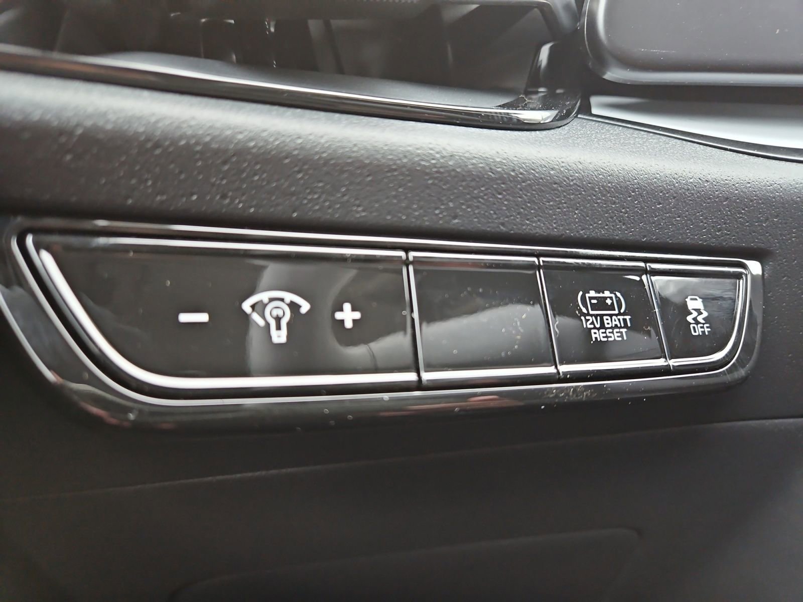 Used 2025 Kia Niro LX image 23