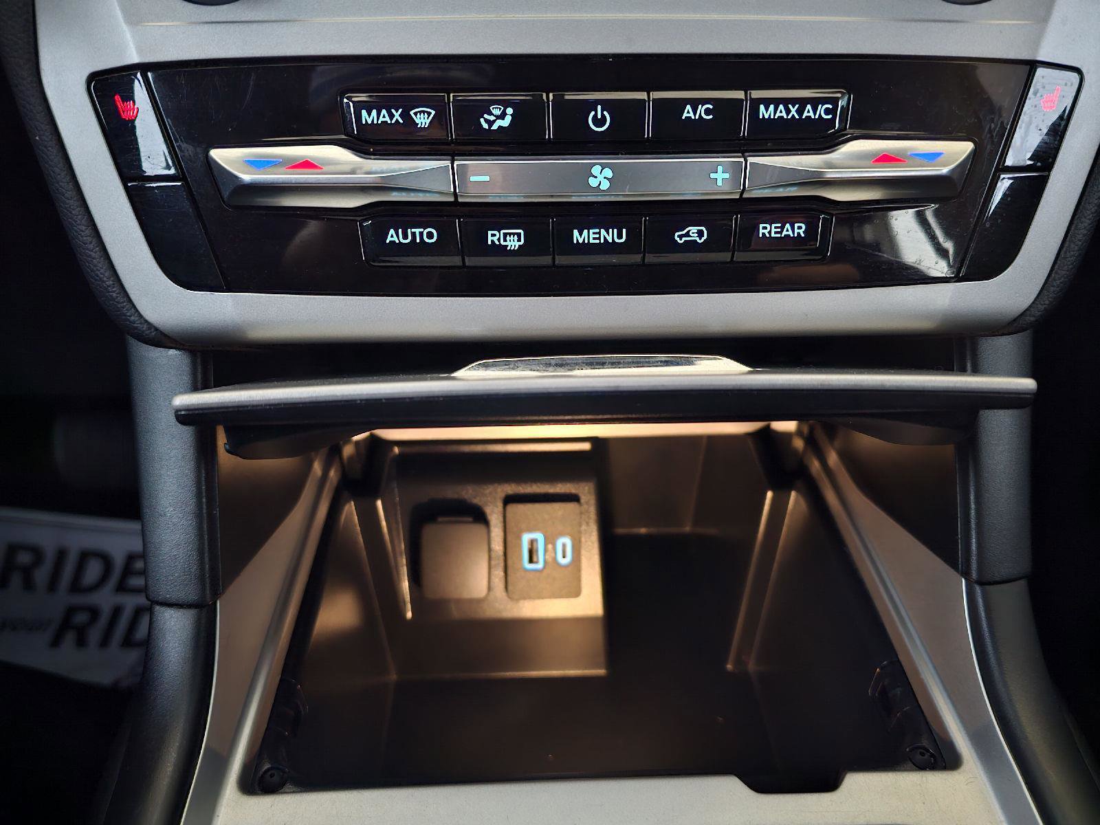 Used 2022 Ford Explorer XLT image 25