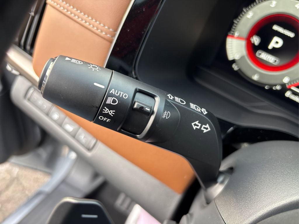 New 2025 Nissan Pathfinder Platinum w/ Lighting Package (N92) image 28
