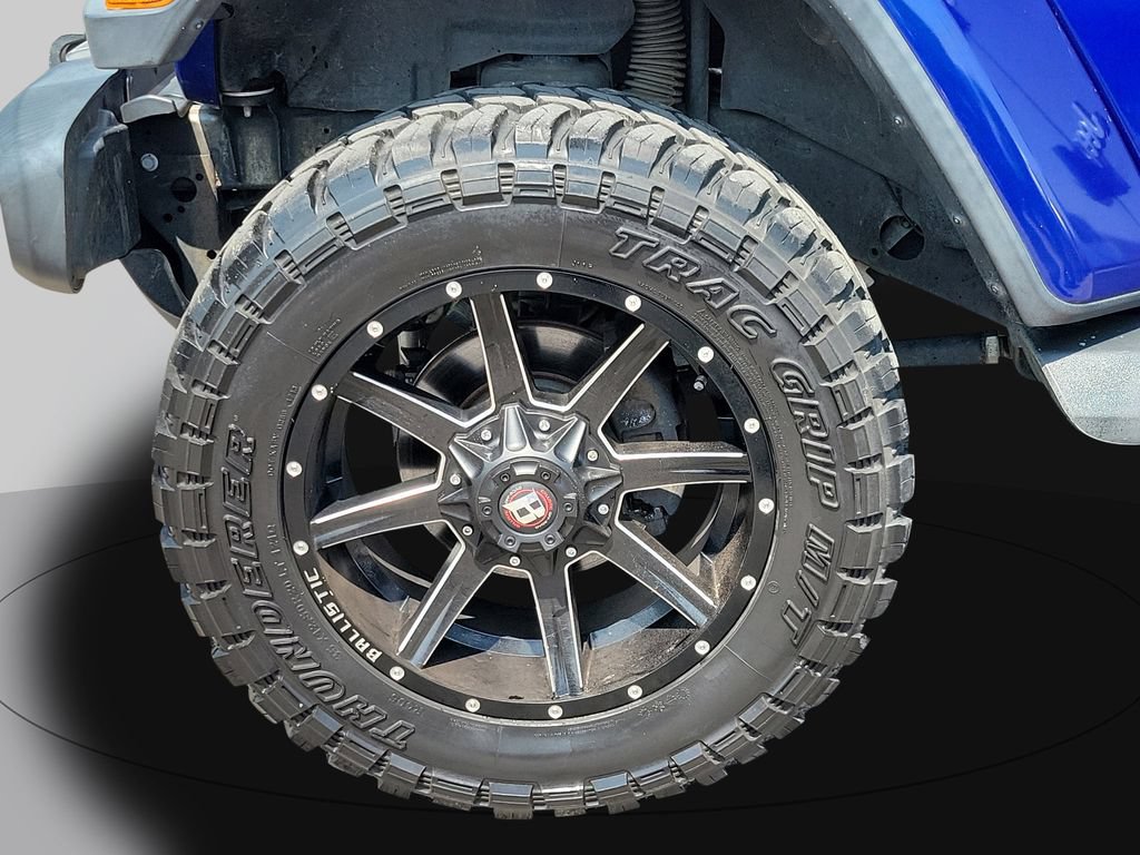 Used 2018 Jeep Wrangler Unlimited Sahara AWD/4WD image 9
