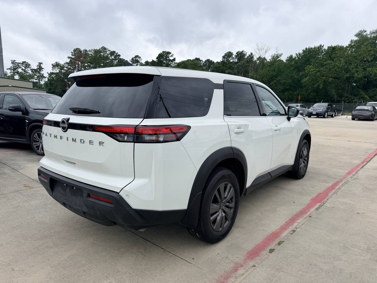 Used 2025 Nissan Pathfinder S FWD image 5
