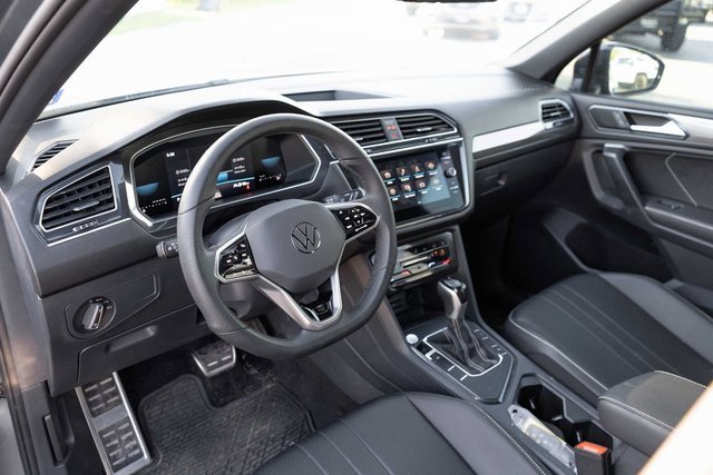 Used 2024 Volkswagen Tiguan SE R-Line image 14