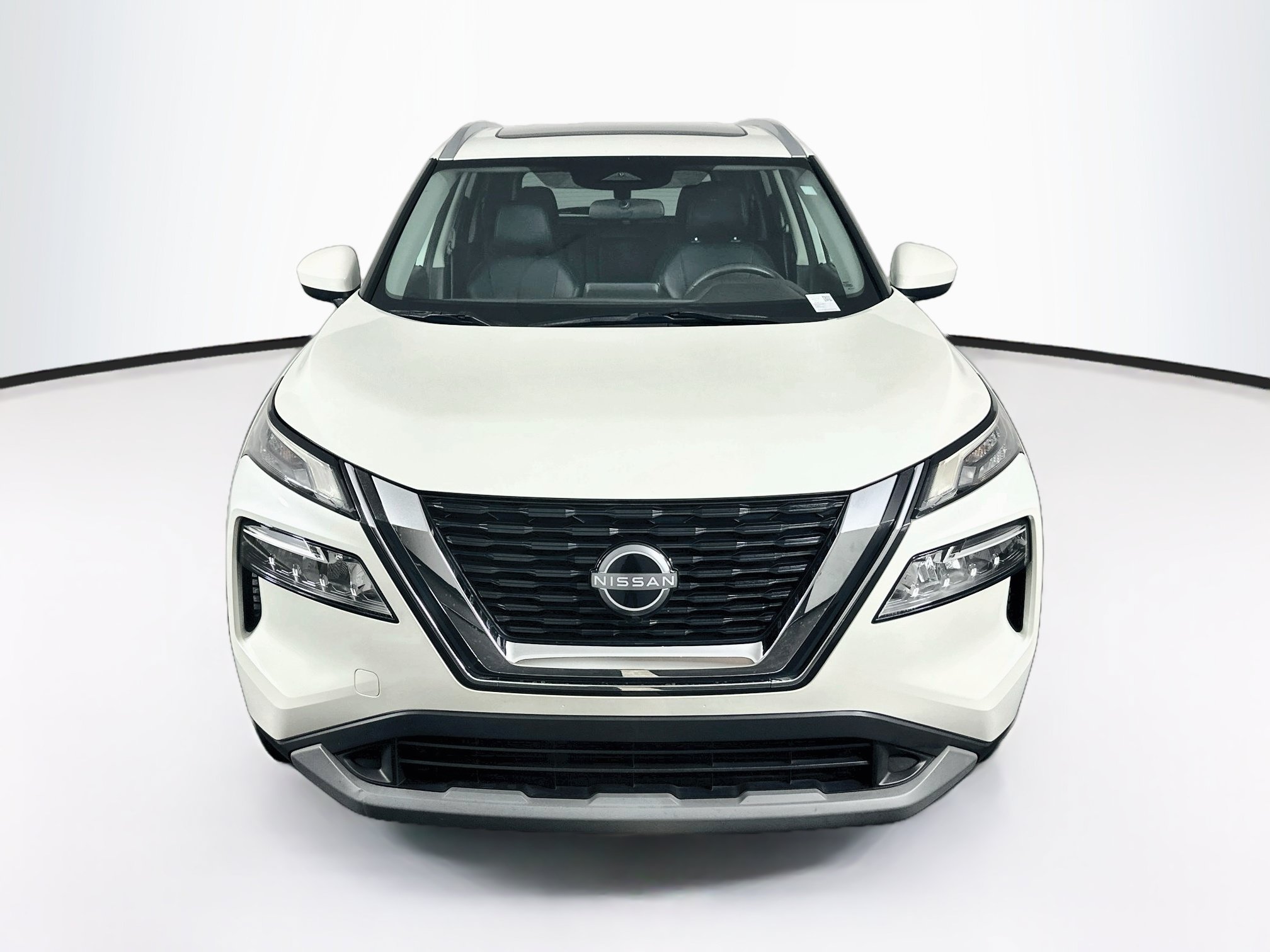 Used 2023 Nissan Rogue SV w/ SV Premium B Package FWD image 2