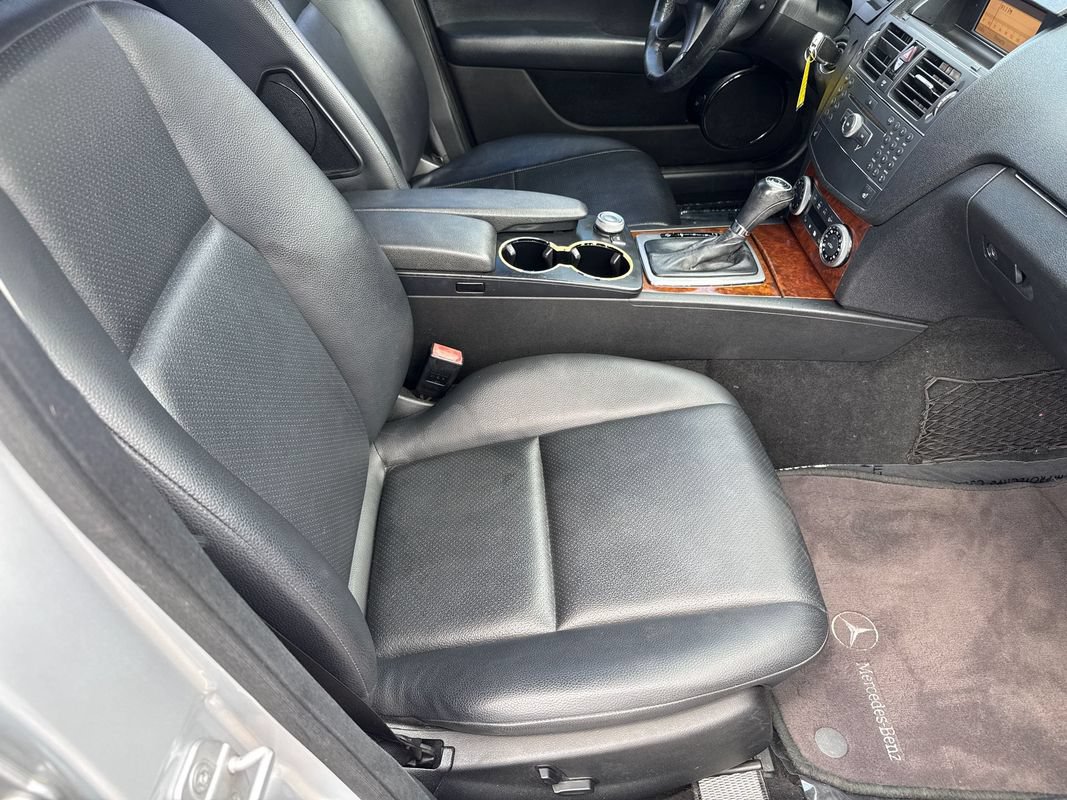 Used 2009 Mercedes-Benz C 300 Sedan image 34