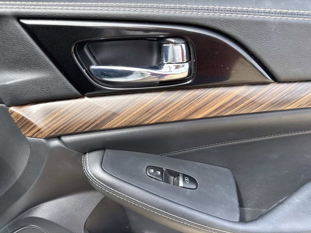 Used 2017 Nissan Maxima Platinum FWD image 15
