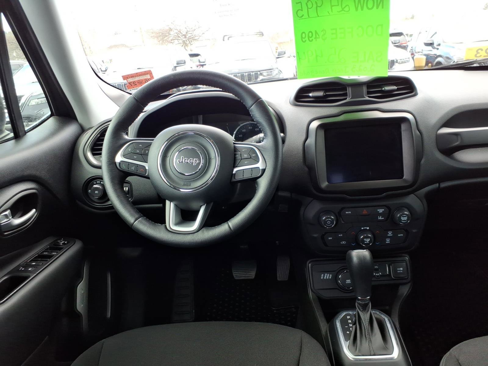 Used 2023 Jeep Renegade Latitude w/ Premium Group image 9