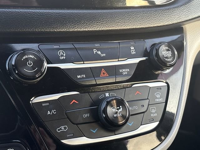 Used 2018 Chrysler Pacifica Touring-L w/ Tire & Wheel Group image 17