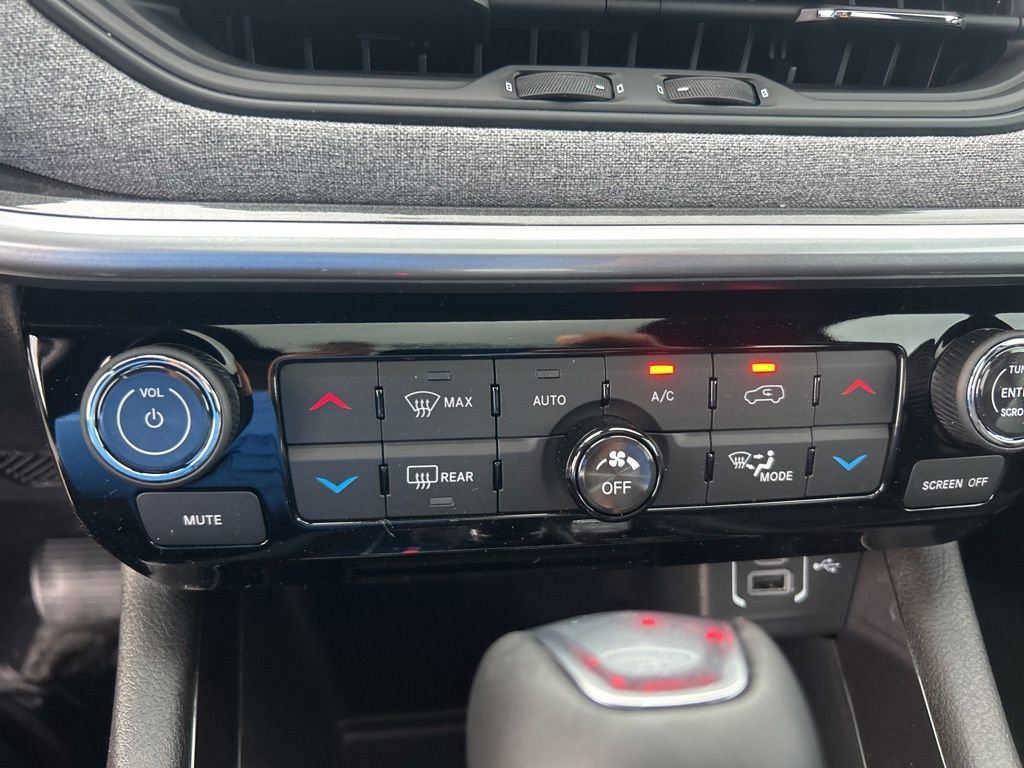 New 2025 Jeep Compass Latitude w/ Sun & Sound Group image 39