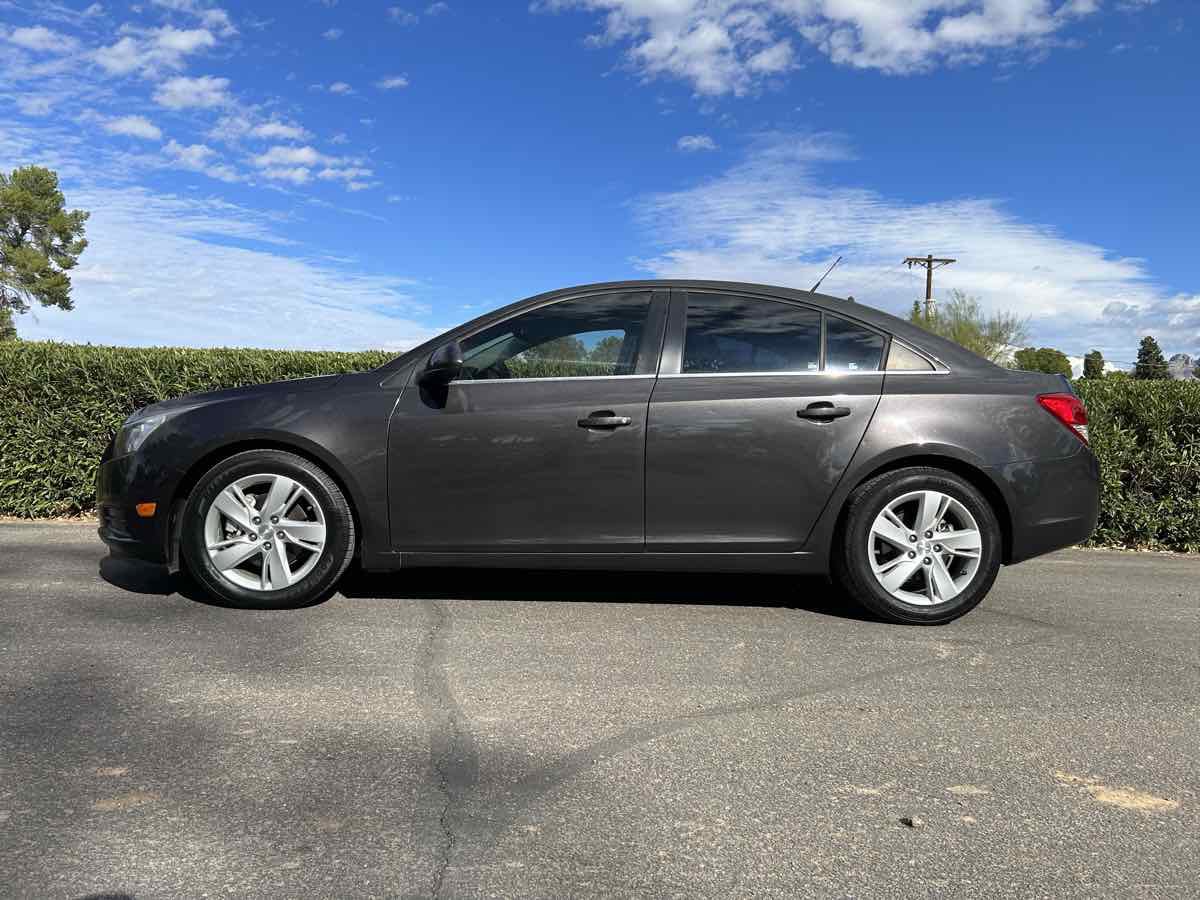 Used 2014 Chevrolet Cruze Diesel FWD image 2