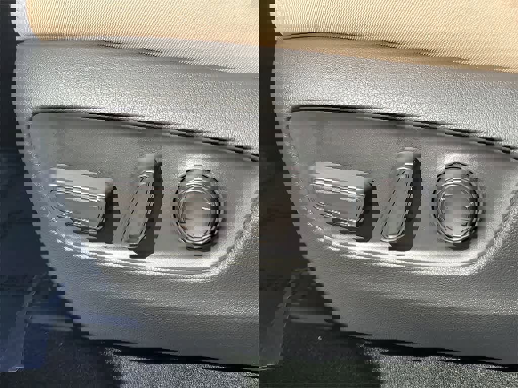 Used 2025 Toyota RAV4 XLE w/ Convenience Package image 20