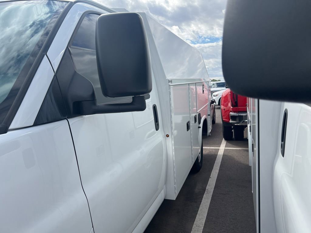 New 2025 GMC Savana 3500 w/ Power Convenience Package RWD image 2