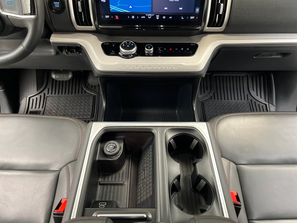 Used 2025 Ford Expedition Active image 51