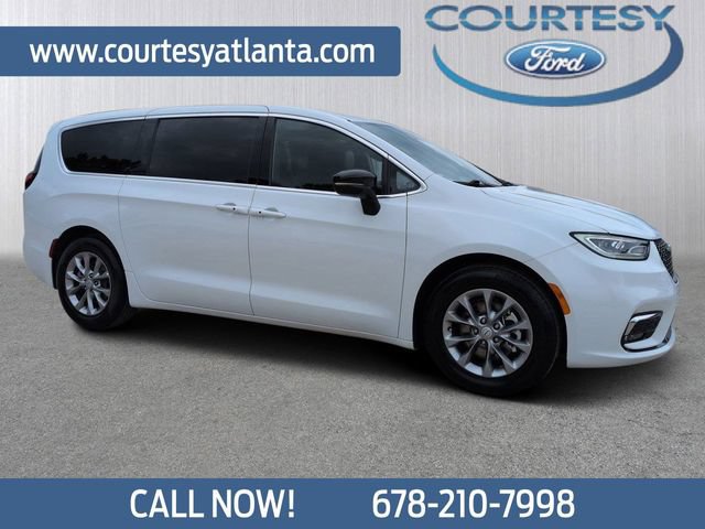 Used 2026 Chrysler Pacifica Limited