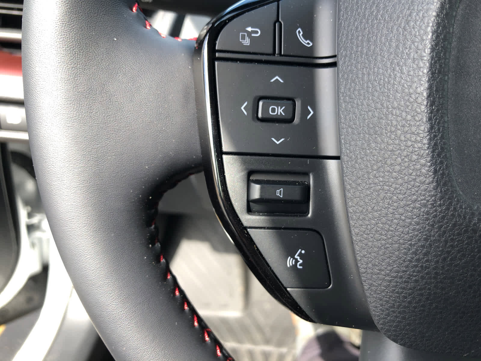 Used 2026 Toyota Prius Plug-In Hybrid w/ Limited Premium Package FWD image 6