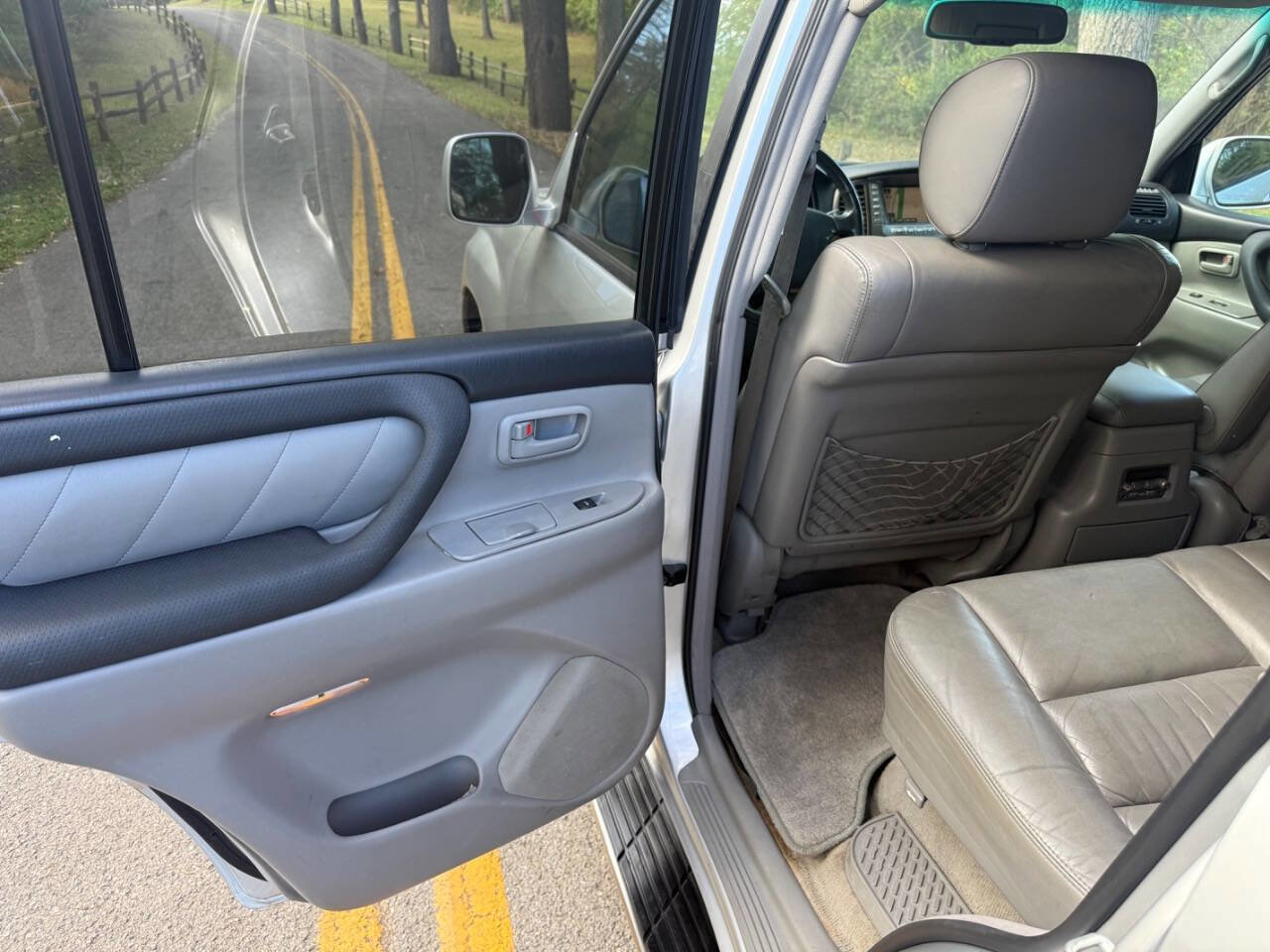 Used 2006 Toyota Land Cruiser image 38