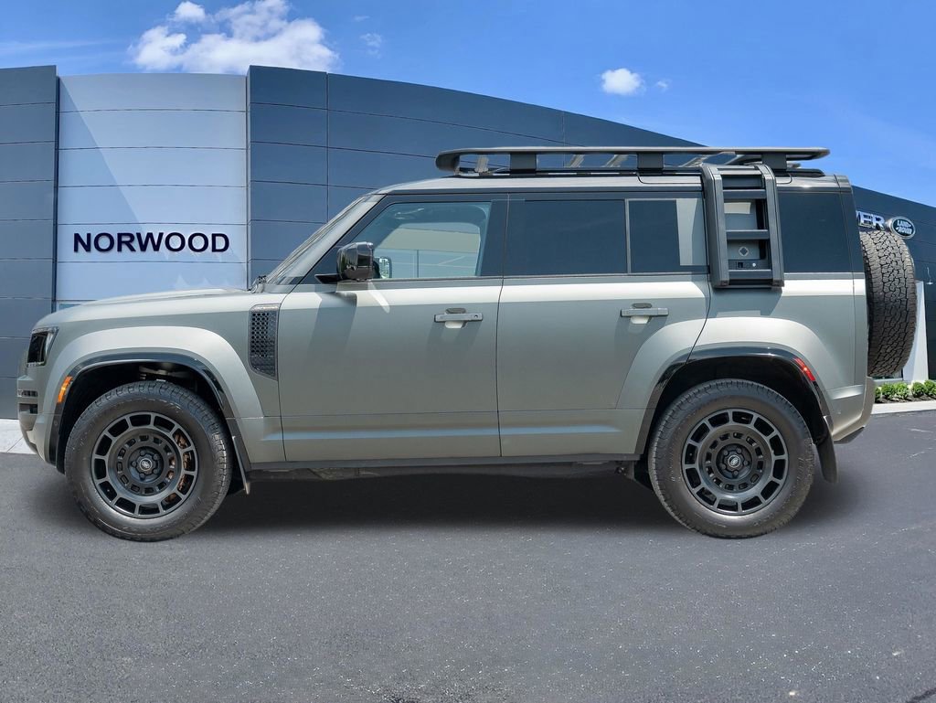 Used 2025 Land Rover Defender 110 AWD/4WD image 7