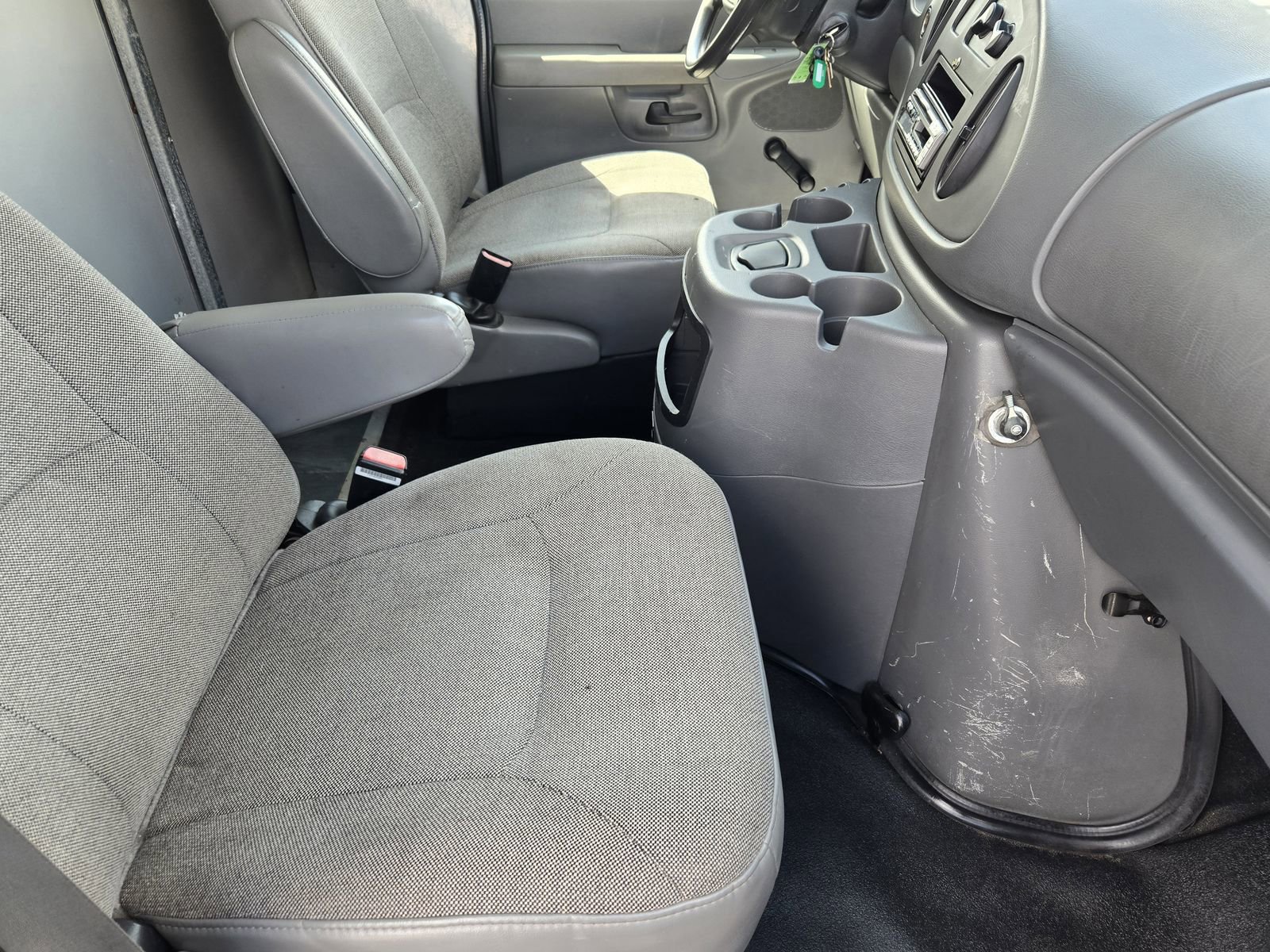 Used 2003 Ford E-350 and Econoline 350 Super Duty RWD image 15