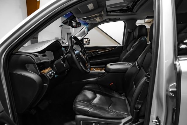 Used 2015 Cadillac Escalade Luxury AWD/4WD image 4