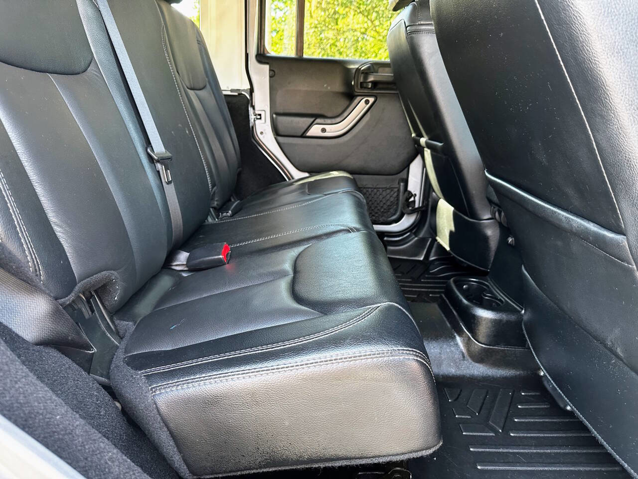 Used 2018 Jeep Wrangler Unlimited Sahara image 26