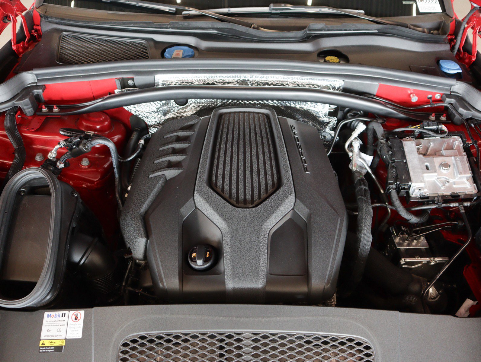 Certified 2022 Porsche Macan image 24