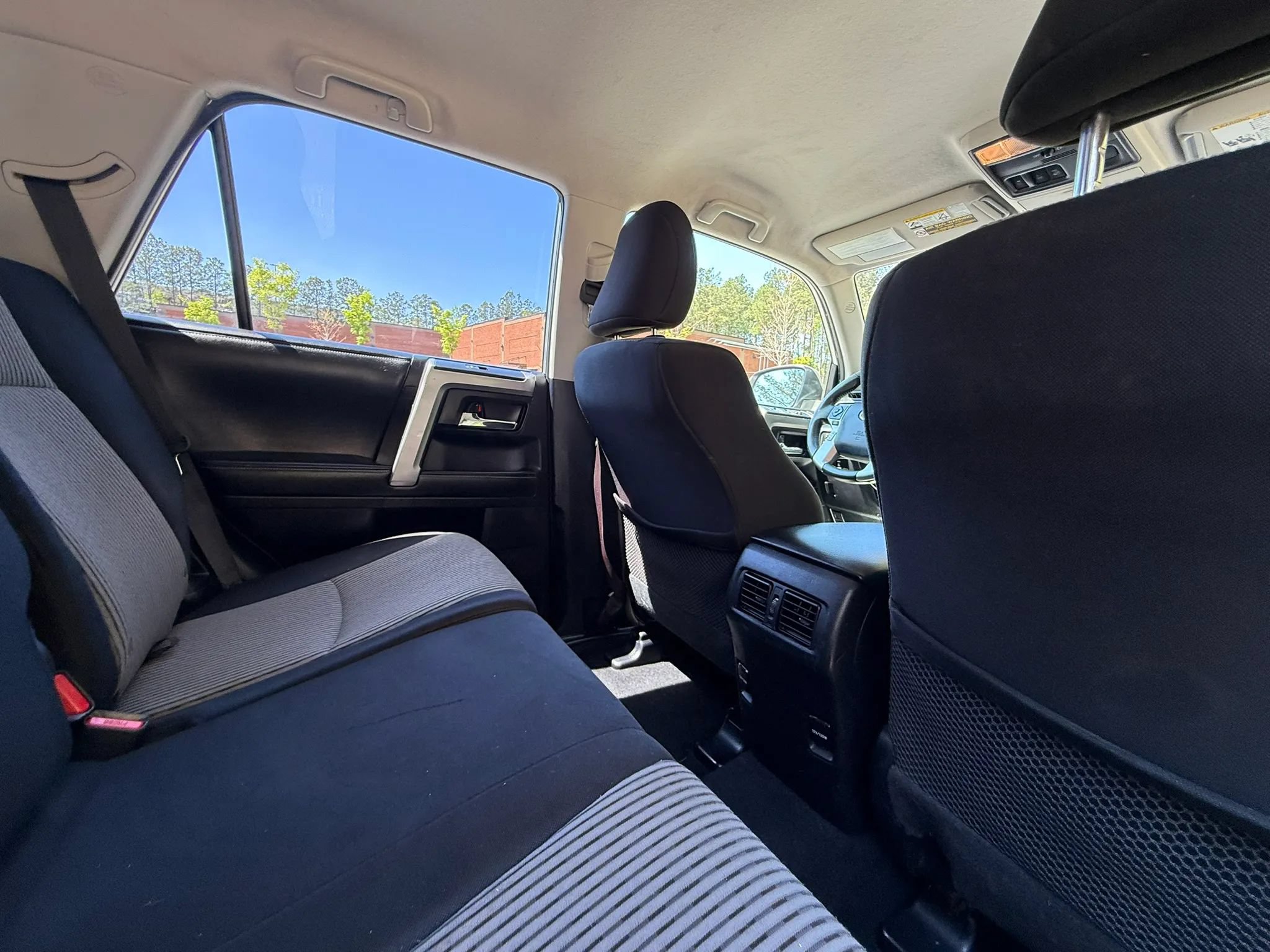 Used 2015 Toyota 4Runner SR5 AWD/4WD image 24