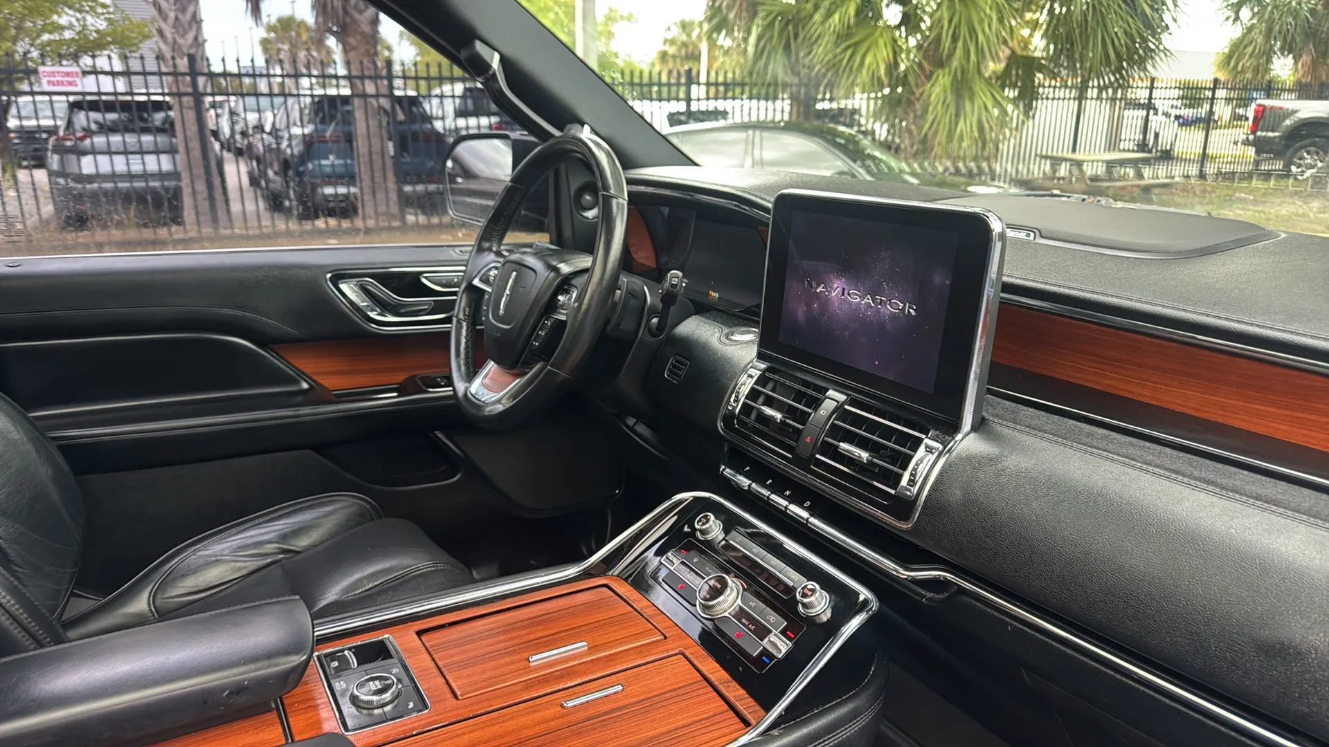 Used 2019 Lincoln Navigator Select RWD image 11