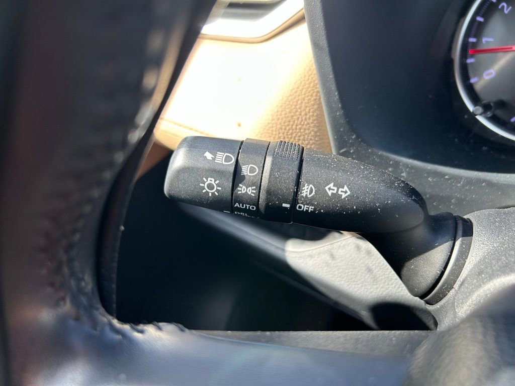 Used 2019 Toyota RAV4 XLE Premium image 22