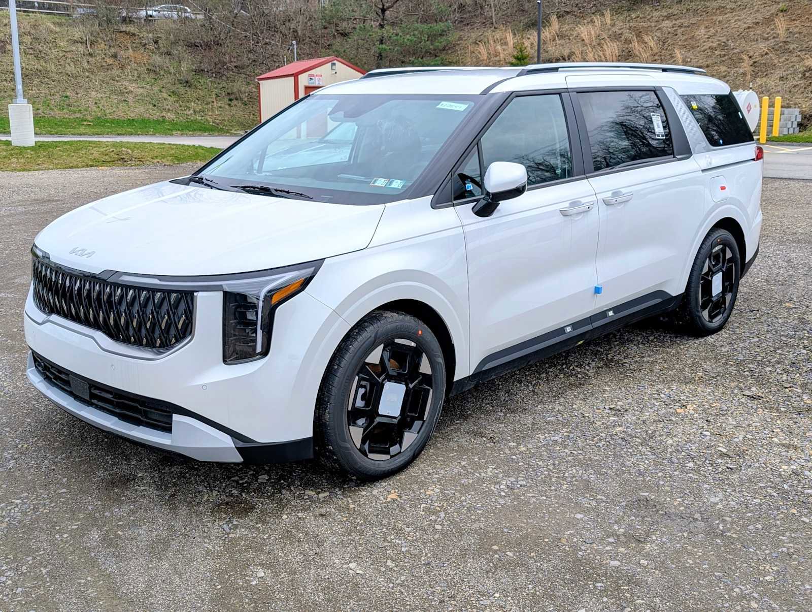 New 2026 Kia Carnival EX FWD image 1