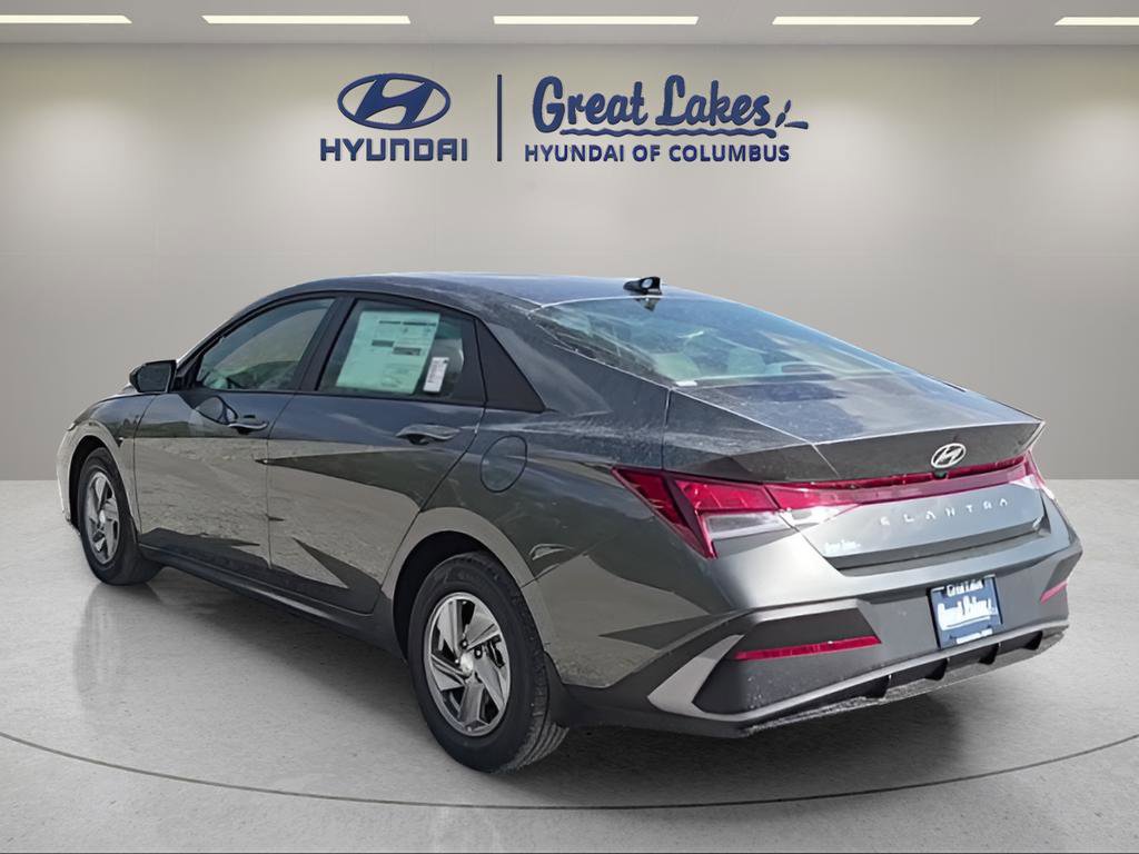 New 2026 Hyundai Elantra SE FWD image 3