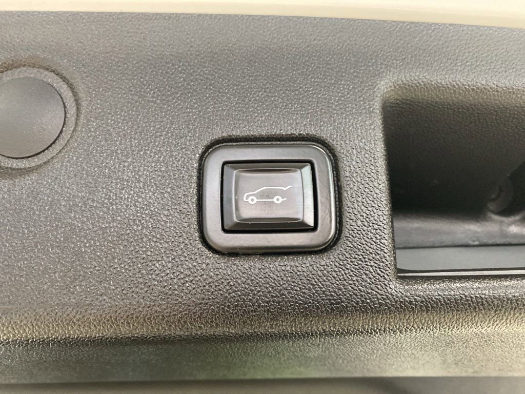 Used 2020 Chevrolet Equinox LT w/ Sport Edition AWD/4WD image 12