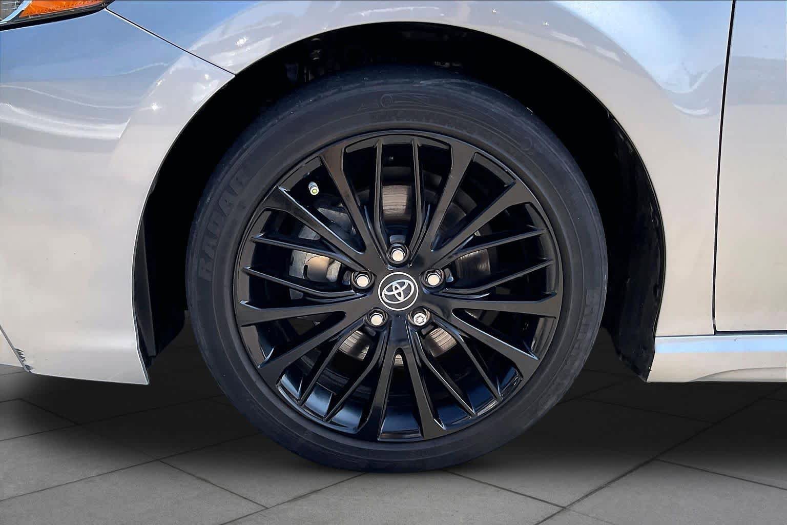 Used 2020 Toyota Camry SE FWD image 11