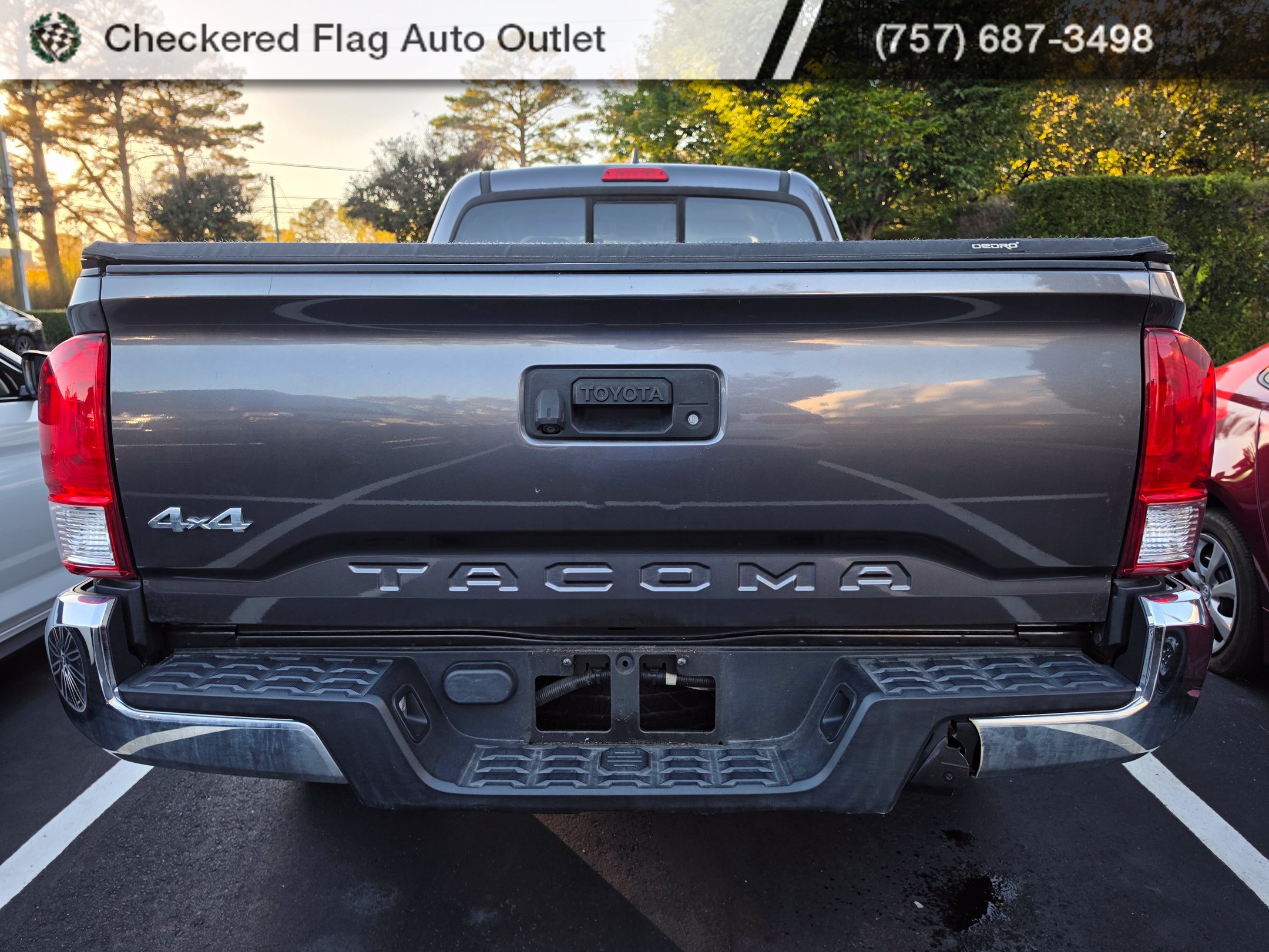 Used 2017 Toyota Tacoma SR5 w/ SR5 Appearance Package (SM) AWD/4WD image 5