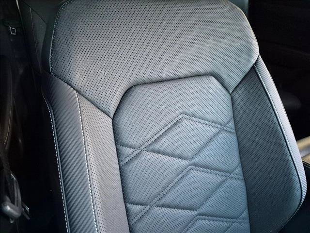 Used 2025 Volkswagen Atlas Cross Sport SE FWD image 19
