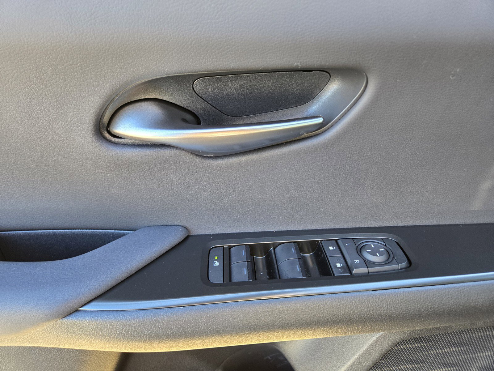 New 2026 Lexus UX 300h AWD image 10