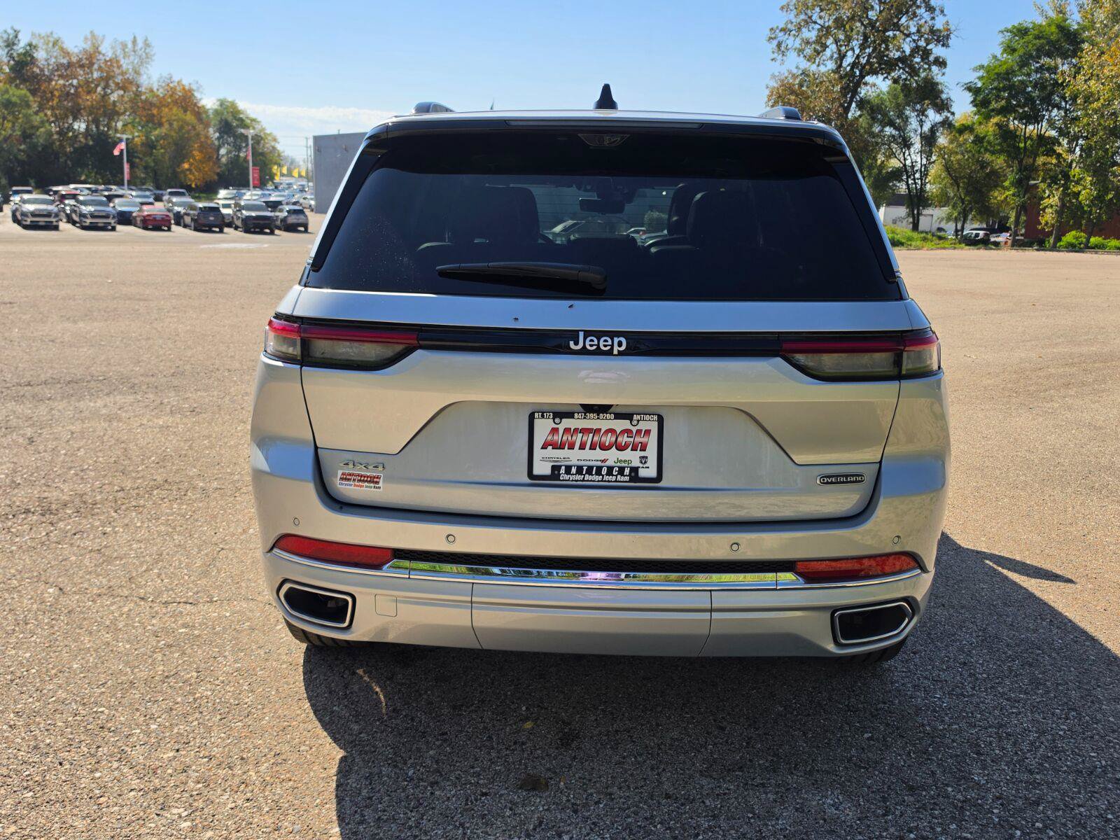 Used 2025 Jeep Grand Cherokee Overland w/ Luxury Tech Group IV AWD/4WD image 15