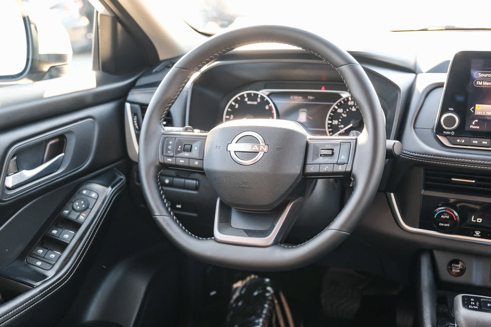 Used 2025 Nissan Rogue SV AWD/4WD image 17