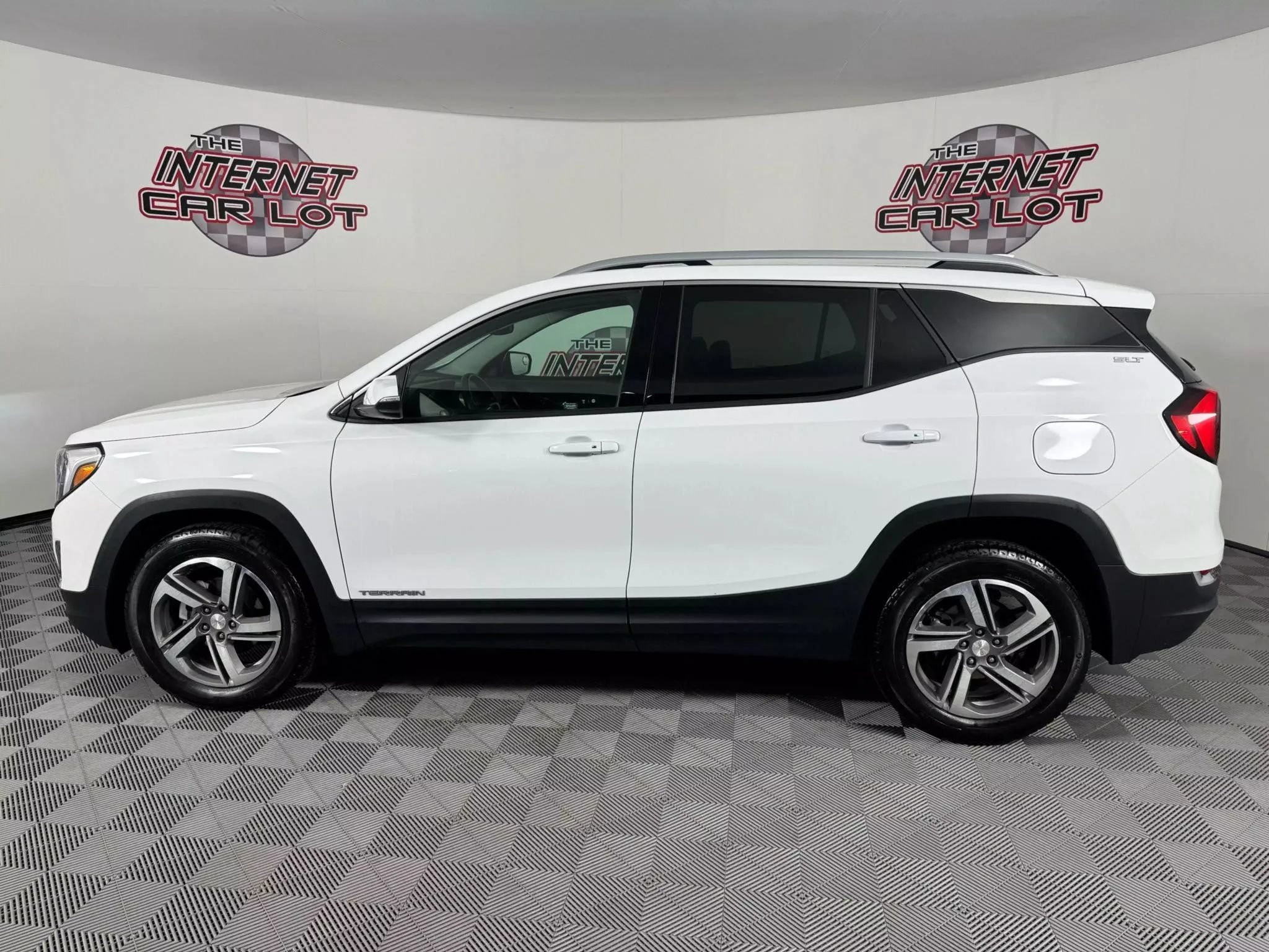 Used 2020 GMC Terrain SLT w/ Preferred Package AWD/4WD image 4