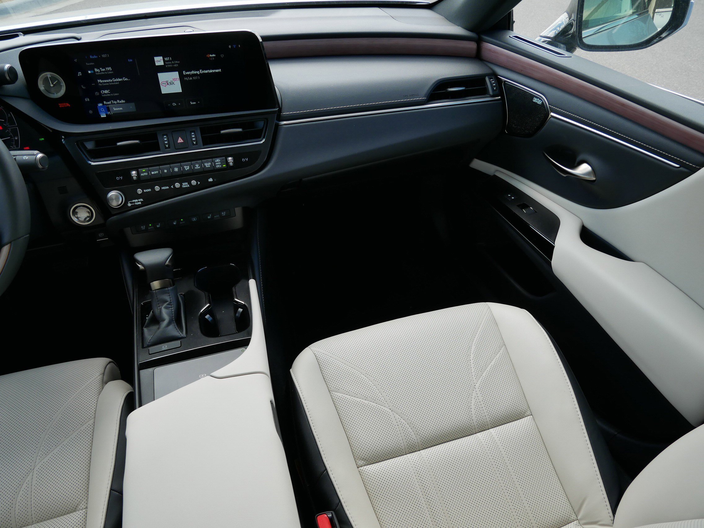 Used 2025 Lexus ES 350 Ultra Luxury image 9