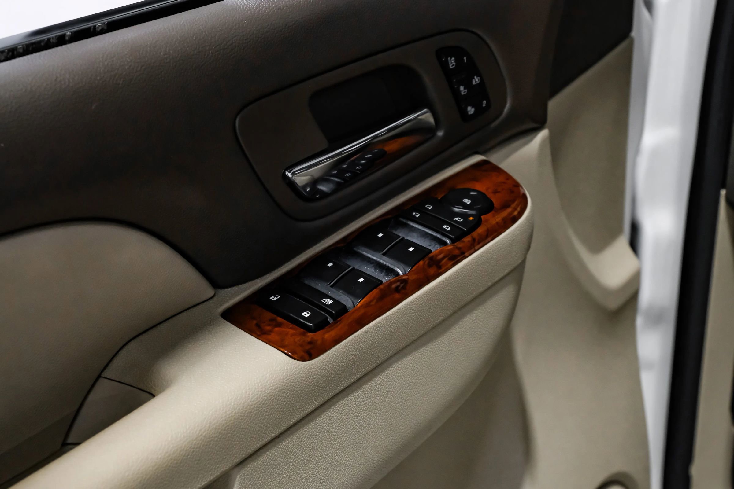 Used 2012 Chevrolet Avalanche LTZ image 57