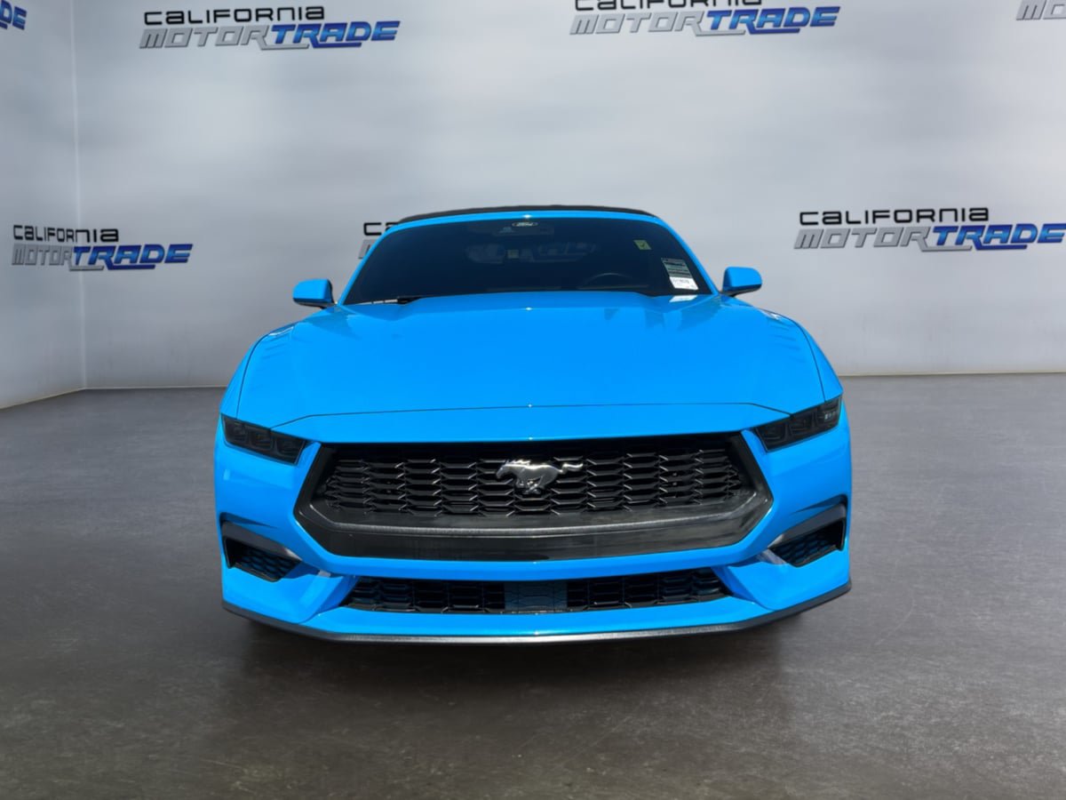 Used 2025 Ford Mustang Convertible RWD image 2