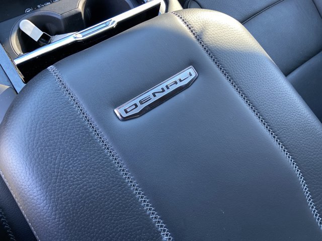 Used 2025 GMC Yukon XL Denali AWD/4WD image 44