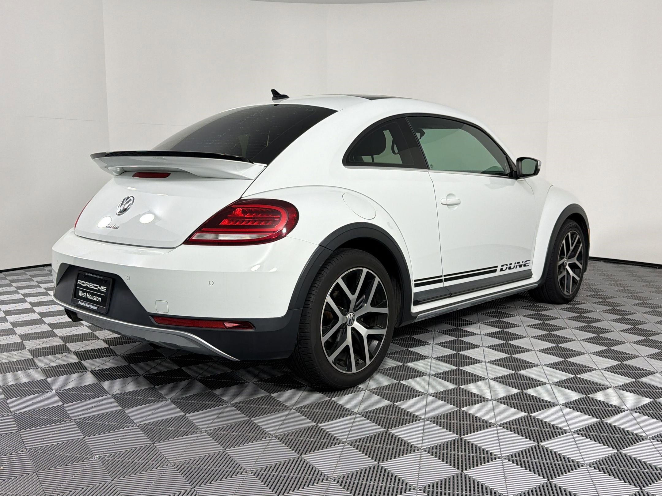 Used 2017 Volkswagen Beetle 1.8T Dune image 9
